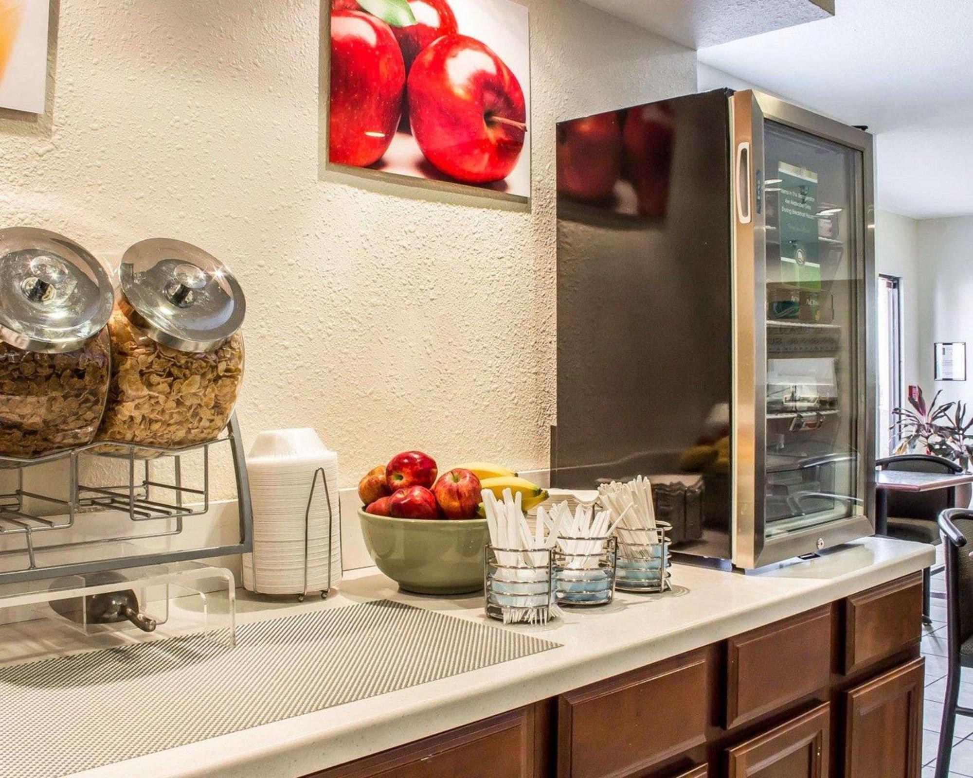 Quality Inn & Suites Yuma Buitenkant foto